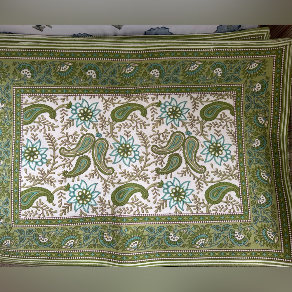 NWOT Williams Sonoma green paisley block print flower placemats set of 4